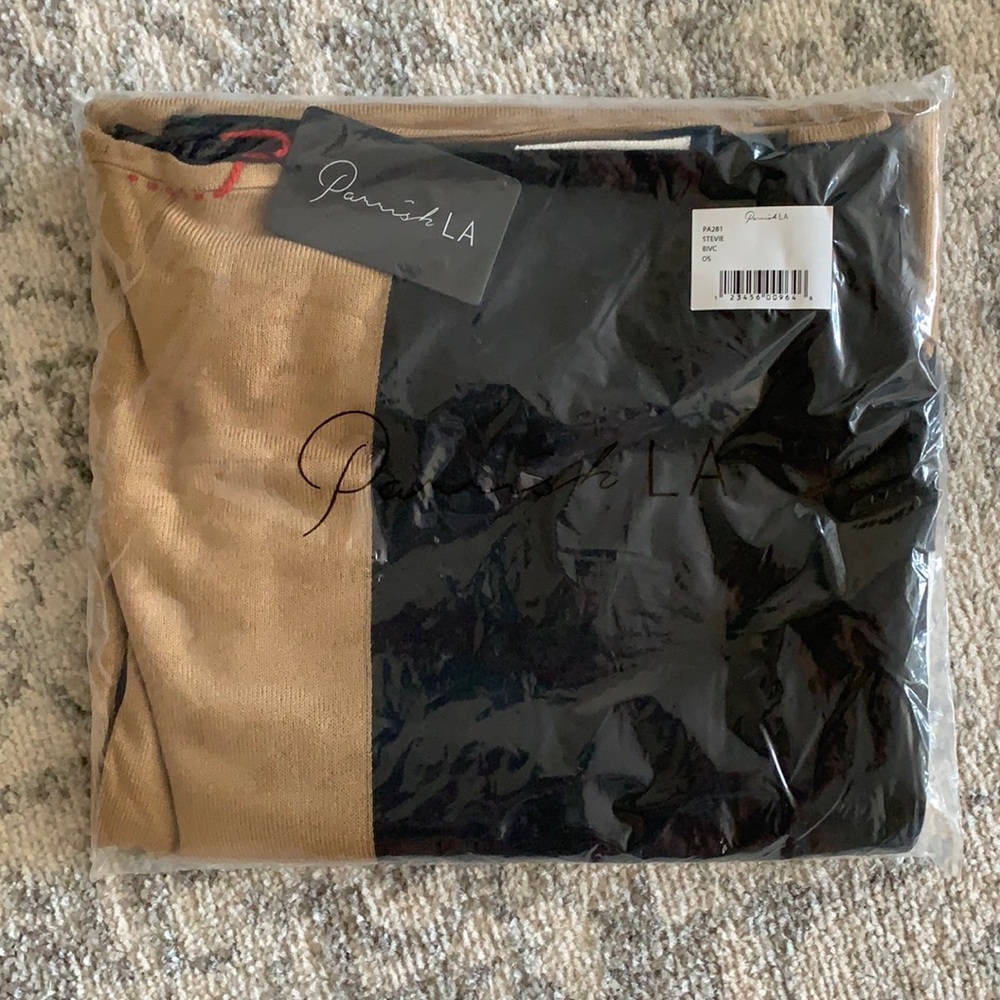 Curateur Poncho Sweater